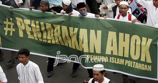 Aksi demonstrasi menuntut Ahok dipenjara. Foto: dok jpnn