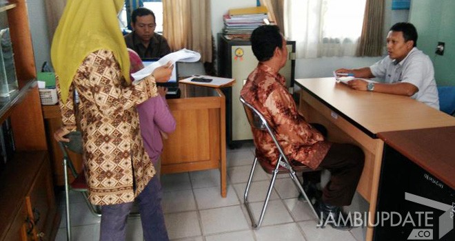 Anggota PPK tengah berkoordinasi kepada Komisoner KPU Muarojambi. Hampir rampung, anggota KPPS segera diumumkan.