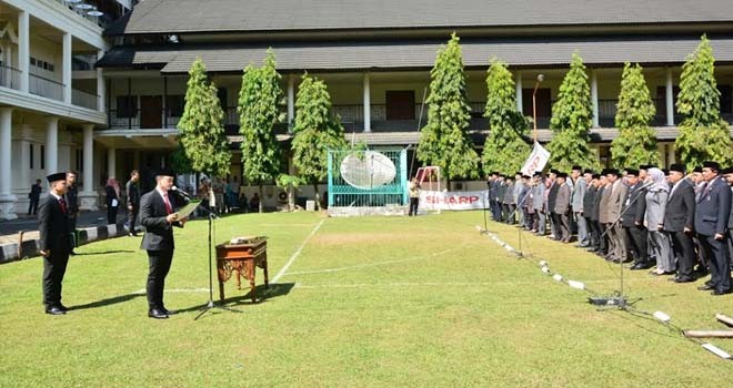 Pengukuhan Pejabat OPD Baru lingkup Pemprov oleh Guberur Jambi, Zumi Zola.