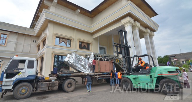 Eskalator di Gedung Dewan.