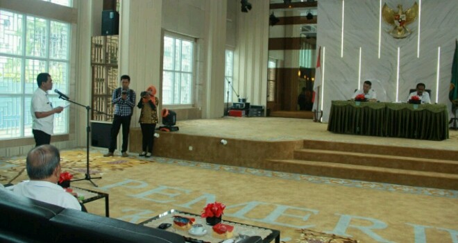 Salah seorang pejabat sedang ekspos dihadapan Walikota