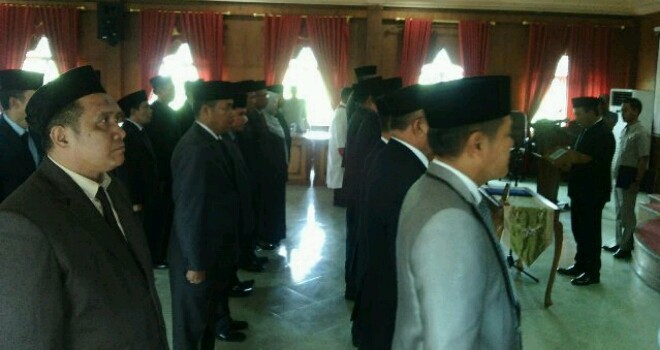 Para pejabat eselon yang dikukuhkan Bupati Tanjabtim, H. Romi Hariyanto.