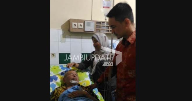 Gubernur Jambi, Zumi Zola jenguk mantan Bupati Kerinci, Fauzi Siin di RS DKT.