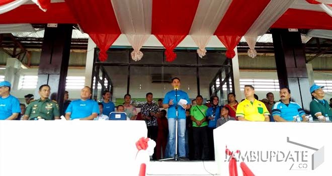 Gubernur Jambi Zumi Zola saat membuka secara resmi turnamen Gubernur Cup 2017.