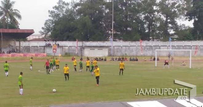 PS Sarolangun (kuning) vs PS Kota Jambi (hijau).
