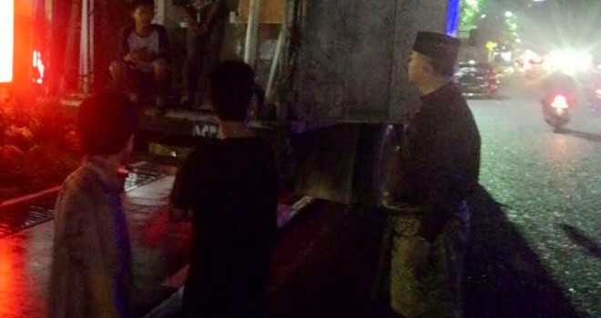 Walikota Fasha saat memergoki Kontainer Naik Trotoar.