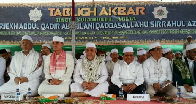 H Bakri menghadiri, acara haul syek abdul qodir Jailani.