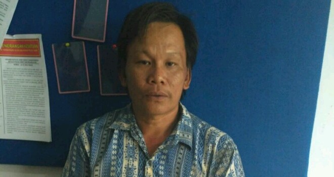 Kaharuddin (44).