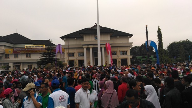 Jalan santai HUT Provinsi Jambi ke 60 Sabtu (14/1) di lapangan kantor Gubernur Jambi