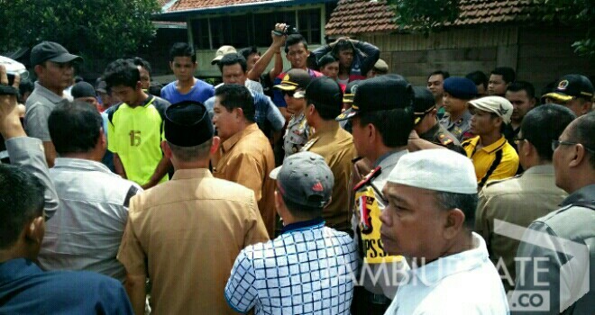 Pemblokiran Jalan Ladang Panjang.