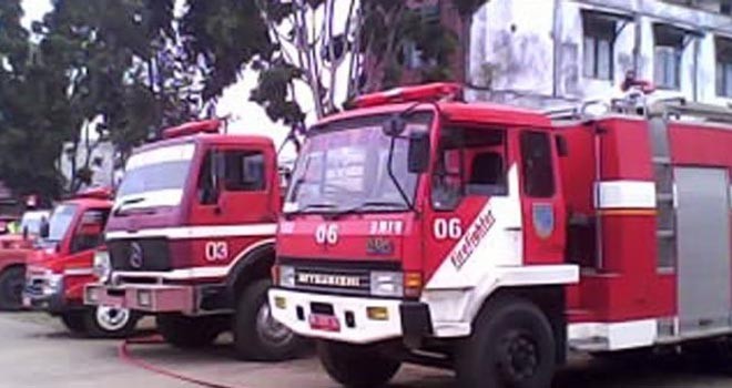 Mobil pemadam kebakaran.