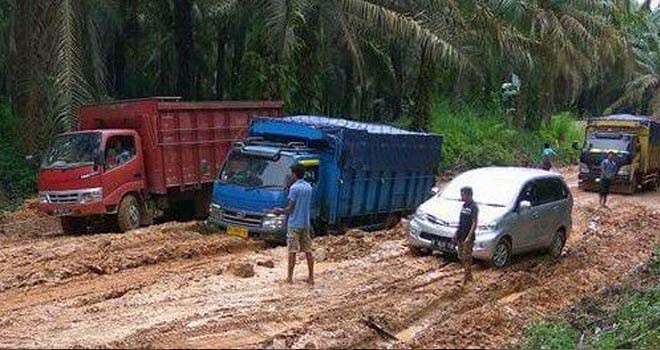 Jalan Sungai Bahar yang rusak. Dok. Jambiupdate/Ist