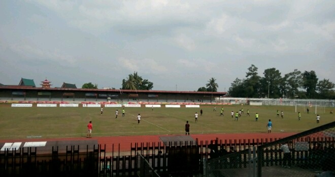 Laga PS Batangahari vs PS Tebo di lapangan Tri Lomba Juang.