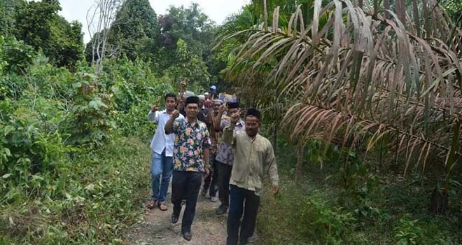 Abun yani bersama simpatisannya.