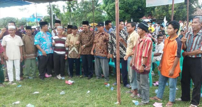 Pasangan ASLI, Abun Yani-Suhariyanto saat lantik dan mengukuhkan tim Kordes.