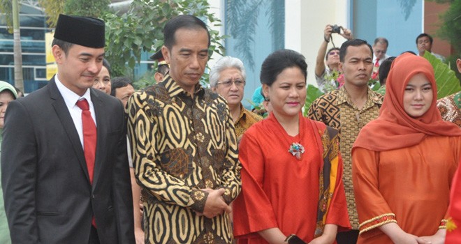Presiden RI, Joko Widodo bersama istri disambut Gubernur Jambi, Zumi Zola beserta istri saat mengunjungi Jambi tahun lalu. Dok. Jambiupdate.co
