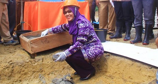 Pelatakan batu pertama pemabngunan gardu induk (GI) PLN Kabupaten Tebo.