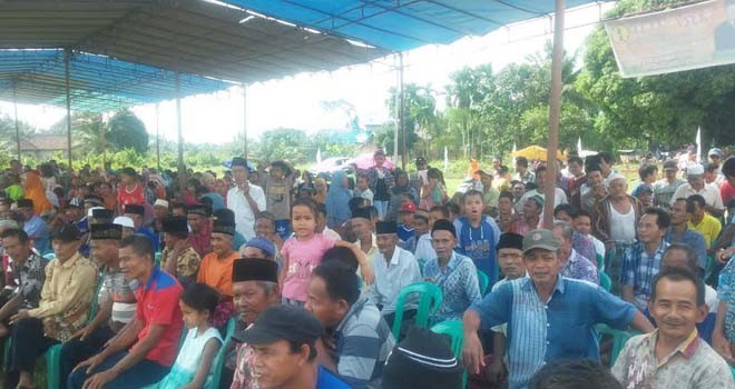 Pasangan ASLI, Abun Yani-Suhariyanto saat lantik dan mengukuhkan tim Kordes.