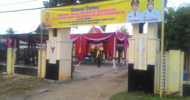 Menteri Sosial RI, Khofifah Indar Parawansah, berkunjung ke Kabupaten Batanghari.