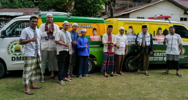 Agenda bersih-bersih mesjid dan Jumat keliling Dewan Mesjid Indonesia (DMI) Kota Jambi hari.