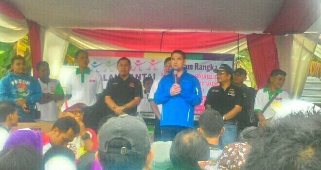 Walikota Jambi didampingi dr Maulana saat kegiatan jalan santai dan pengobatan gratis.