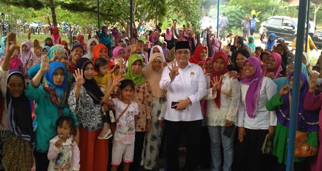 Calon Bupati Muaro Jambi, Ivan Wirata, saat menggelar silaturahmi dan Pemantapan Tim Pemenangan Idola di Desa Suka Maju, Kecamatan Mestong.