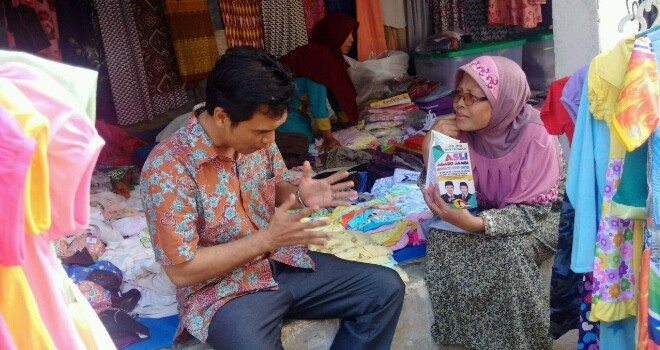 Abun Yani bersama pedagang