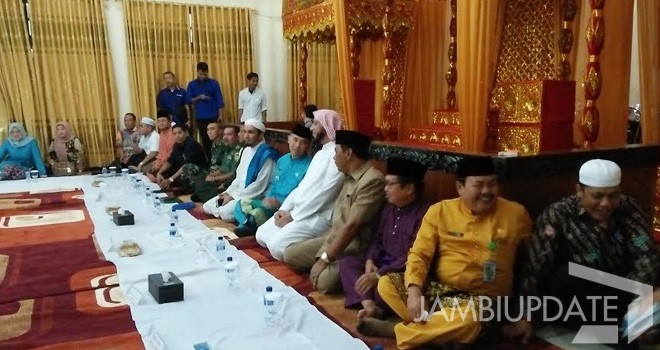  Seych Ali Jaber Juga Hadir di Balai Adat.