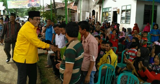 Iw bersama masyarakat Kumpeh Ulu.