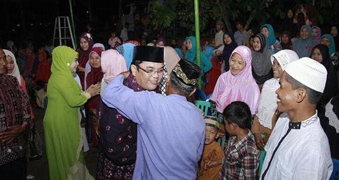 Ivan Wirata bersama simpatisannya.