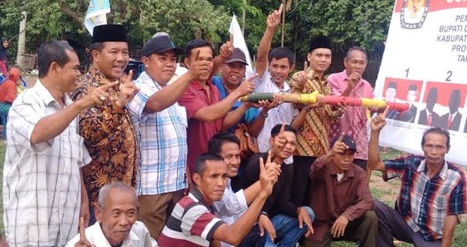 Abun Yani bersama simpatisannya.