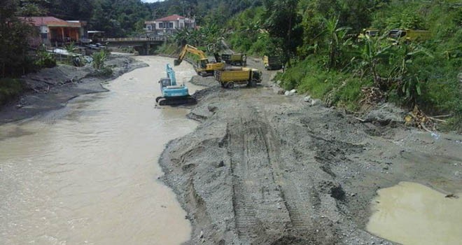 Terlihat salah satu sungai di Kabupaten Kerinci dan kota sungai penuh, yang dilakukan normalisasi.