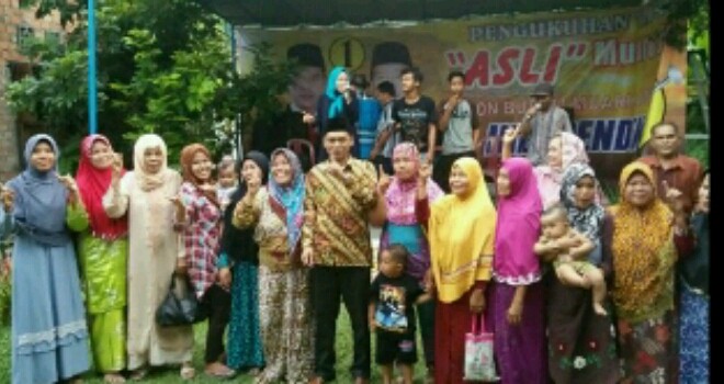 Abun Yani bersama simpatisannya.