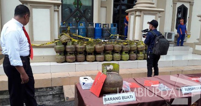 Gas oplosan yang diamankan di Polda Jambi.