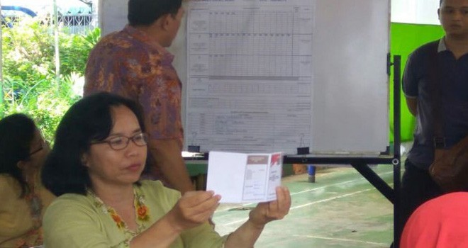 Suasana penghitungan suara Pilkada DKI Jakarta.