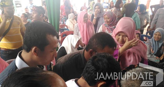 Hitung cepat di Posko pemenangan Cabup-Cawabup Muaro Jambi pasangan Masnah Busro-Bambang Bayu Suseno (BBS).