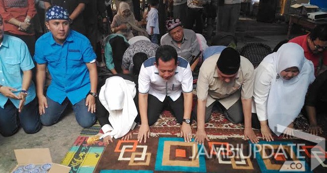 Masnah-BBS dan Tim Pemenangan Gelar Sujud Syukur.