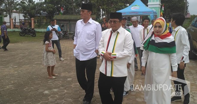 Ivan Wirata saat ingin mencoblos di TPS 3 Desa Pematang Gajah, Kecamatan Jaluko, Muaro Jambi.