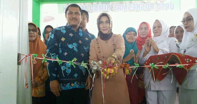 Bupati Muara Bungo, Mashuri saat meresmikan puskesmas baru di Kecamatan Rimbo tengah.