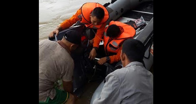 Tim Sar dari BPBD Bungo terus melakukan pencarian jasad korban.