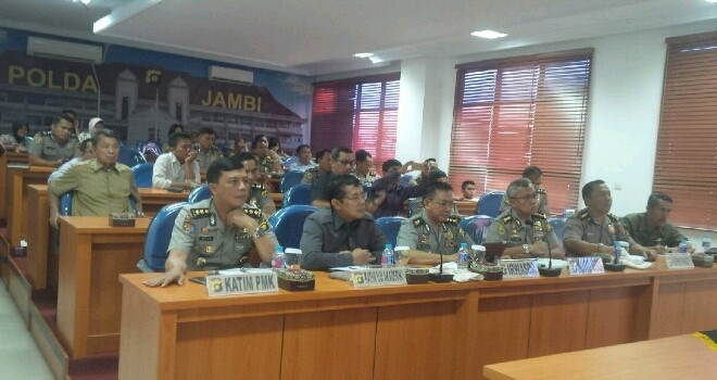 Acara Video Conference pengambilan sumpah Panitia Penerimaan Anggota Polri 2017.