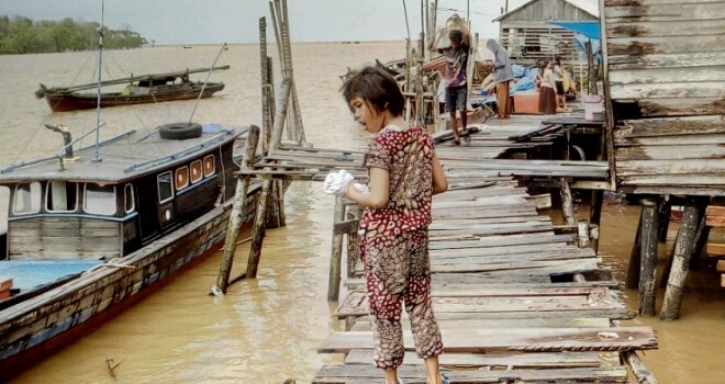 Kondisi jalan nelayan di Mendahara Ilir, Tanjabtim yang kian memprihatinkan.