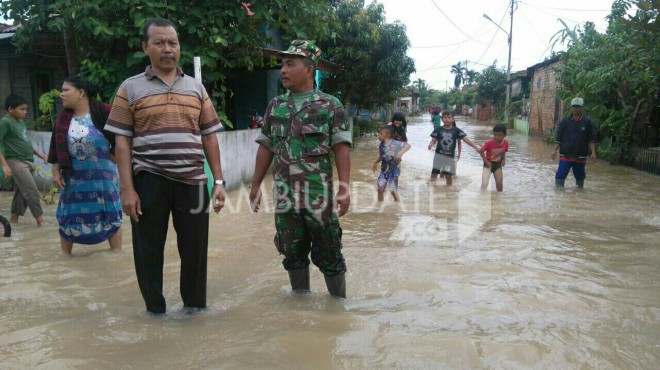 Perumahan Namura III Desa Pematang Gajah Muarojambi yang terendam banjir.