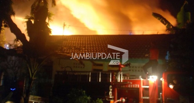 Terlihat api berkobar di Lapas Kelas IIA Jambi.
