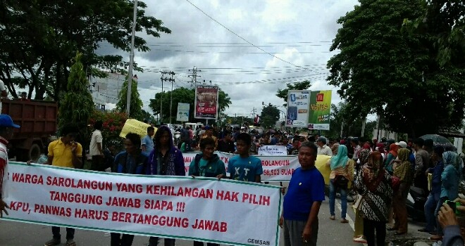 Ratusan massa dari SAD lakukan aksi demo terkait adanya kecurangan Pilkada Sarolangun.