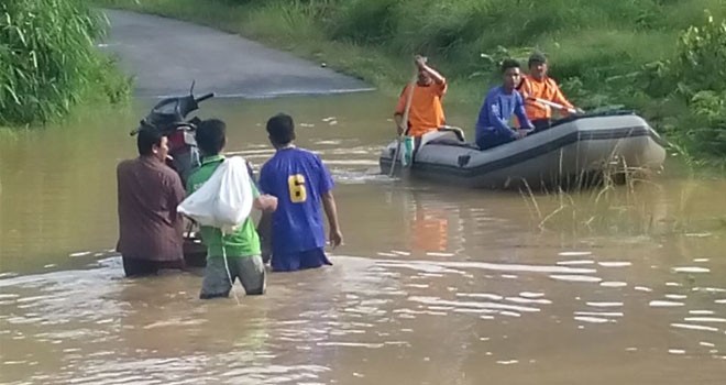 Desa Lubuk Sebontar Kecamatan Muara Papalik di landa banjir.