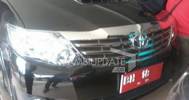Mobil dinas yang digunakan Sekertaris Direktorat Kementerian Hukum dan HAM RI.