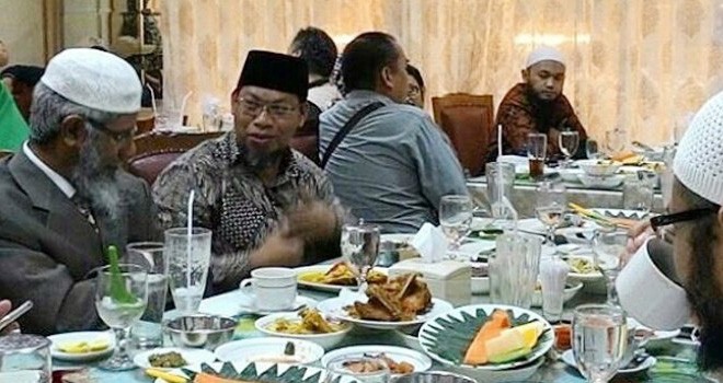 Dr Zakir Naik dijamu makan siang.
