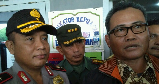 Direktur Jenderal (Dirjen) Pemasyarakatan, Drs. I Wayan K Dusak bersama Kapolda Jambi, Brigjen Pol Yazif Fanani saat wawancara di Lapas Kelas IIA Jambi.