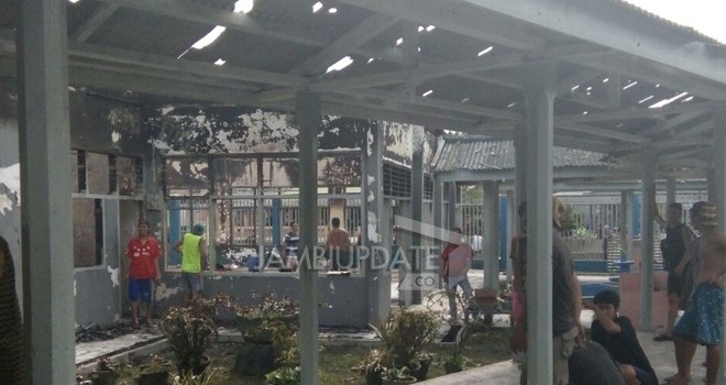 Napi yang terlihat saat gotong royong membersihkan lapas.